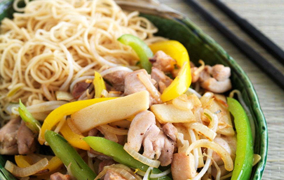 Chicken, Bean Sprouts and Bamboo shoots with Fragant Noodles recipe